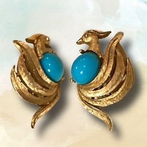 Vintage 1960’s Trifari Avon Clip on Earrings